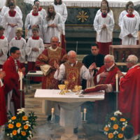 2012 - Festgottesdienst zur Altarweihe mit Bischof Konrad Zdarsa