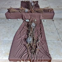 Das „tote“ Kreuz. Die Jünger waren traurig, sie haben nur nach rückwärts geschaut